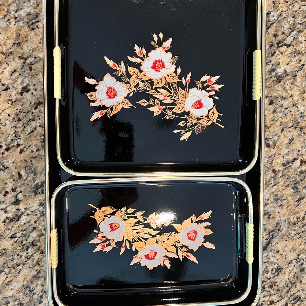 Toyo Floral Black and Cream Vintage Tray Set